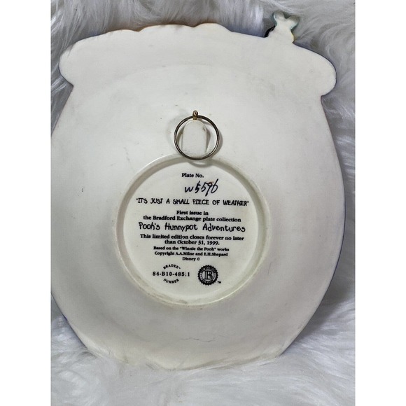 Bradford Exchange Pooh's Hunnypot “IT'S JUST A SMALL PIECE OF WEATHER” 3D Plate - Picture 5 of 6